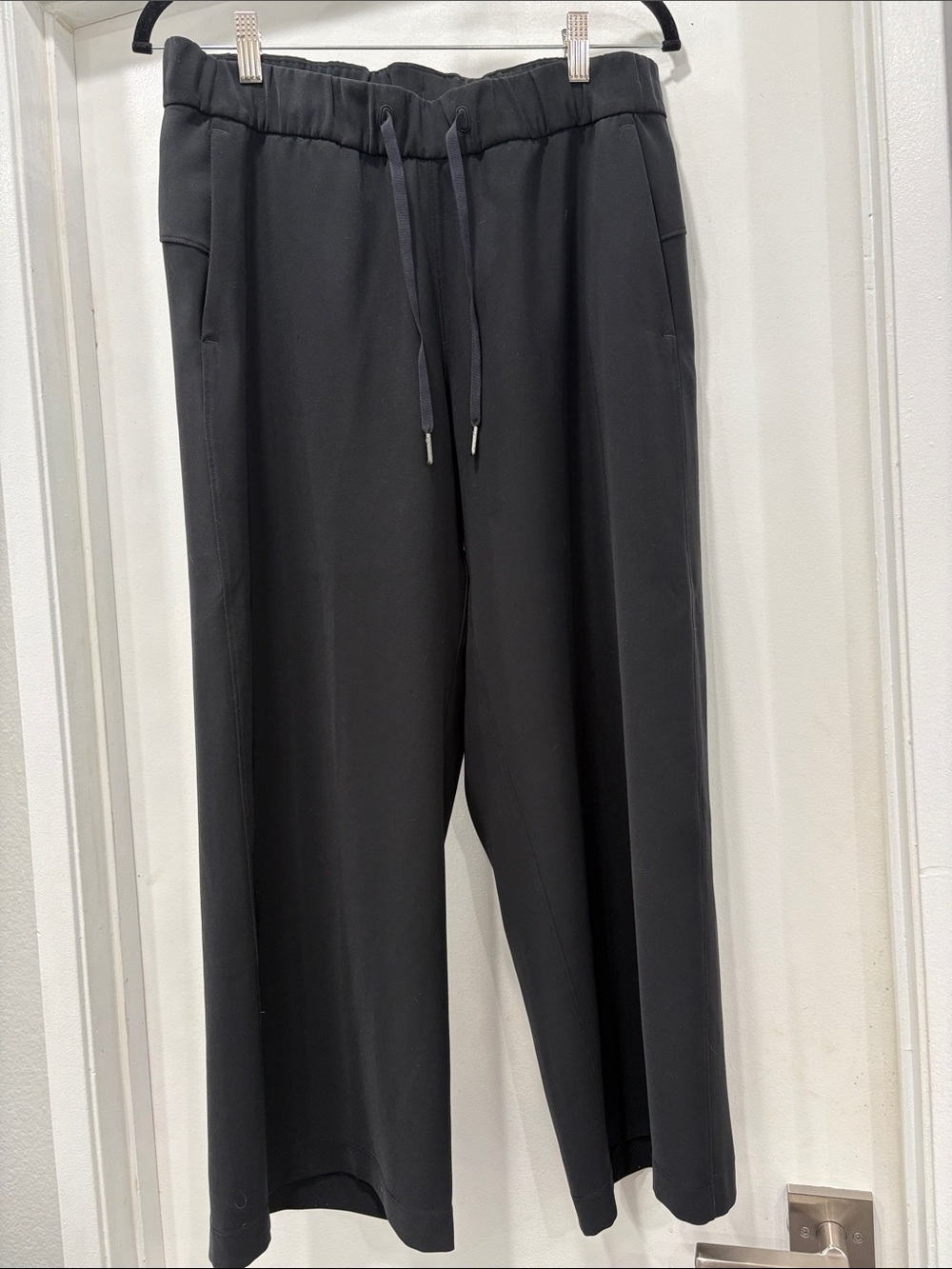 LULULEMON Black Cropped Wide-Leg Drawstring  Cropped Pants